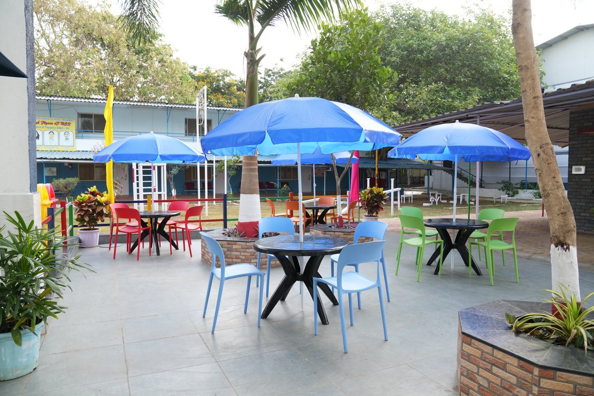 IN_NCSMumbai's tweet photo. 🍴 A new flavour of learning! The EduBites cafeteria was inaugurated by Chief Guest RAdm Sundeep K Verma, NM, CSO (P&amp;A), HQWNC at NCS Mumbai. A space to bond, refresh, and energize!
#EduBites #NCSMumbai https://t.co/ajyuJuTNYr