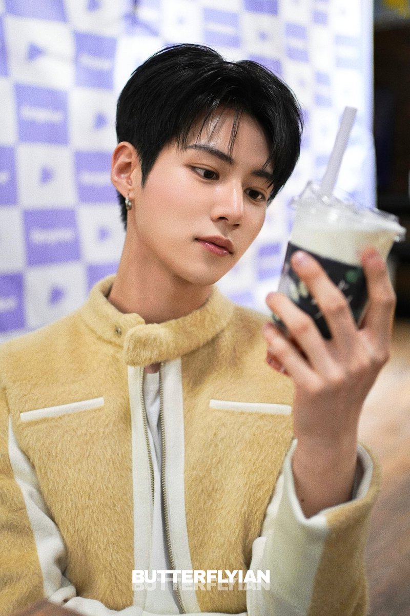 250411 팬플리 카페

#이안 #Ian #イアン
#루네이트 #LUN8 #ルネイト