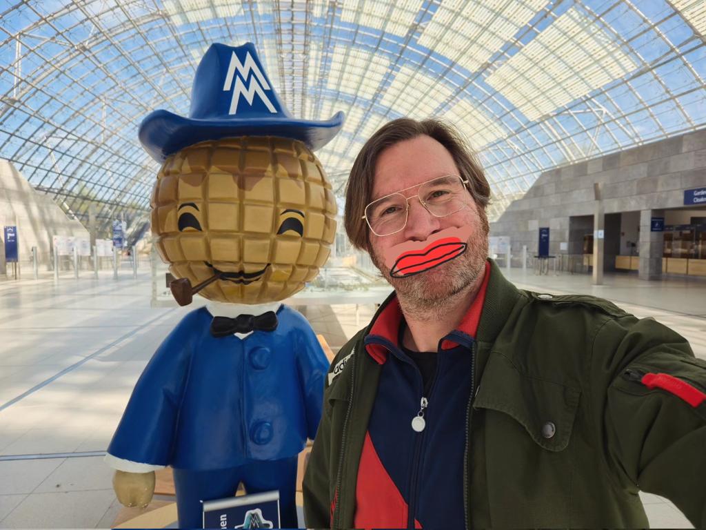 Felix Rick (@telerick) on Twitter photo 98617 Follower bei #twitch. Der Herr <a href="/GameOvermeier/">Michael Obermeier</a> sagt bei 100 Tausend muss der Schörres ab. Dann seh ich aus wie auf Bild 2. Das kann keiner wollen, oder? Oder?! #CAGGTUS2025 #Caggtus #bartmussab #bartmussdran 98617 Follower bei #twitch. Der Herr <a href="/GameOvermeier/">Michael Obermeier</a> sagt bei 100 Tausend muss der Schörres ab. Dann seh ich aus wie auf Bild 2. Das kann keiner wollen, oder? Oder?! #CAGGTUS2025 #Caggtus #bartmussab #bartmussdran