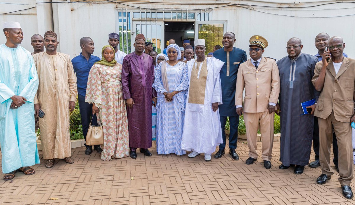 Aux côtés du <a href="/meaddmali/">MEADD</a>, Mme. DOUMBIA Mariam TANGARA, du <a href="/MIN_REFONDATION/">Ministère de la Refondation de l'Etat</a>, M. Bakary TRAORE et des partenaires clés, le PNUD, représenté par <a href="/maleye_diop/">Maleye Diop</a>, réaffirme son engagement pour une mise en œuvre inclusive de la Stratégie Nationale de Sécurité Climatique.