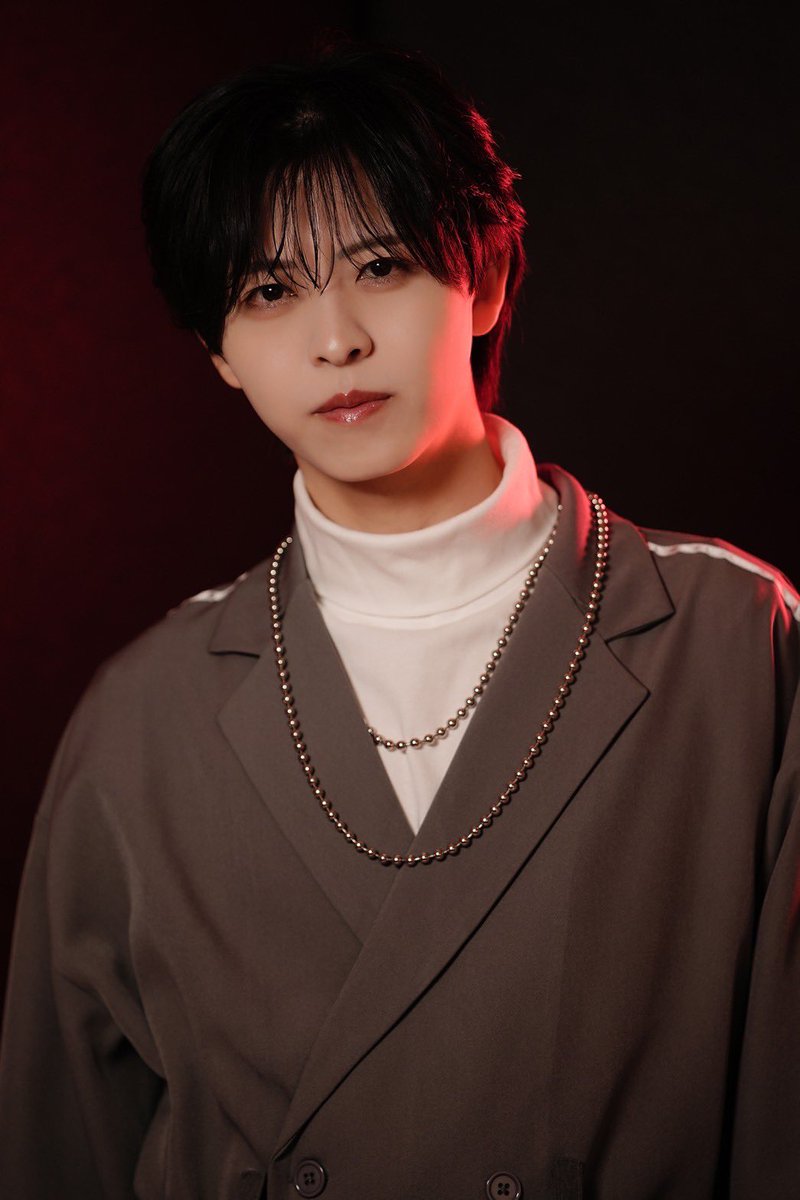 axxx1s_official's tweet photo. ˗ˏˋ📸ツアービジュアル解禁👦🏻ˎˊ˗

•·················•🖤🩶🤍•·················•

       DARADARAメーン🕶️⛓️
　だらだらしてんじゃねえーよ
　　　      TOUR 2025

　　  ᴍᴇᴍʙᴇʀ ᴄᴏʟᴏʀ : ʀᴇᴅ
　 多村 栄佑(@axxx1s_tamu)

•·················•🤍🩶🖤•·················•

#AXXX1S @axxx1s_official
#DARADARAメーン