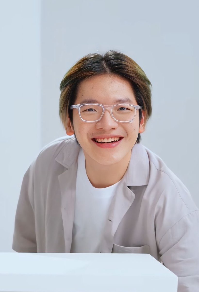 lee_hangyuul's tweet photo. POKOKNYA DUNIA HARUS BERSORAK SORAI SEMUA MAKHLUK DIMUKA BUMI HARUS BERGEMBIRA RIA KARENA SI PALING MANIS SI PALING CANTIK SI PALING GANTENG SI PALING MENAWAN PARIPURNA PEMBAWA SUKACITA DAN KEDAMAIAN HATIKU SUDAH UPDATE 😻😻 #axelots https://t.co/2o3bn08muK