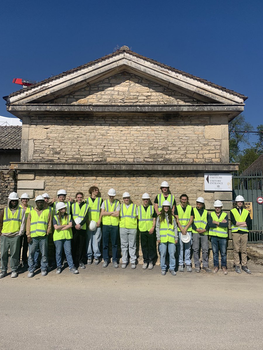 Les élèves de terminale CAP et terminale Bac Pro Taille de Pierre sont allés visiter le chantier du château de Meursault. Merci à l’entreprise Leon Grosse de nous avoir accueilli.