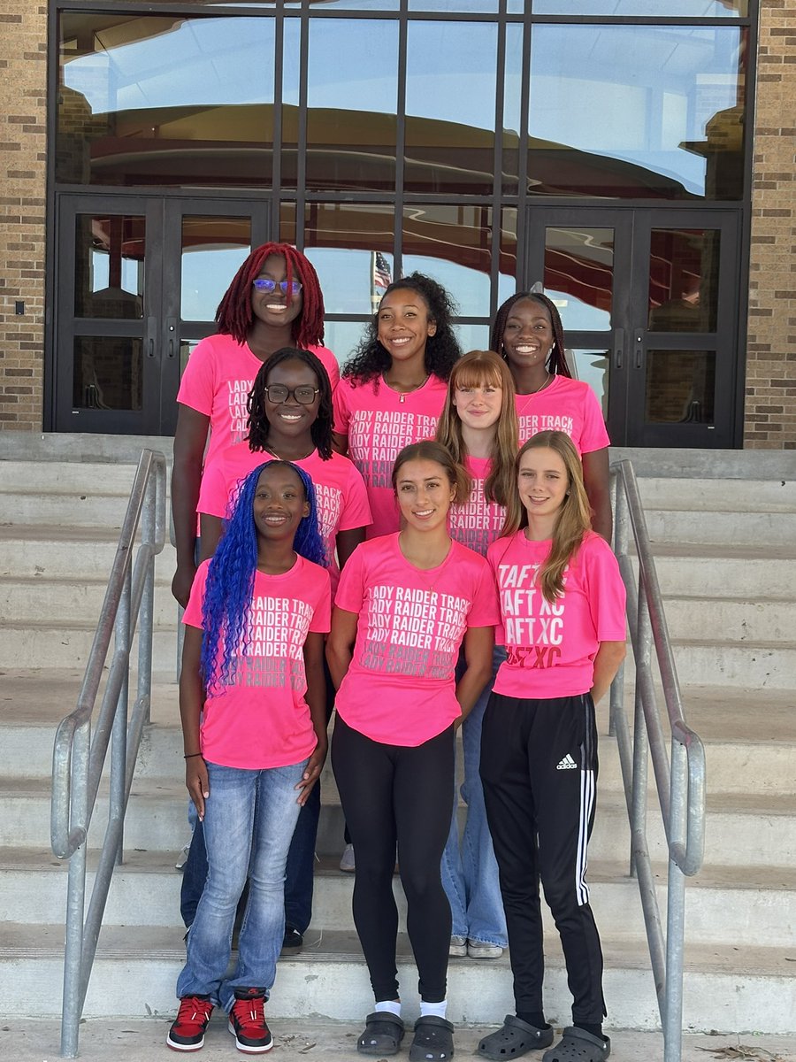 Area Meet Day!!!

Good luck ladies, time to grind! 

📍Gustafson Stadium
⏰3200m 8:00, Field events 12:00, Running 5:00