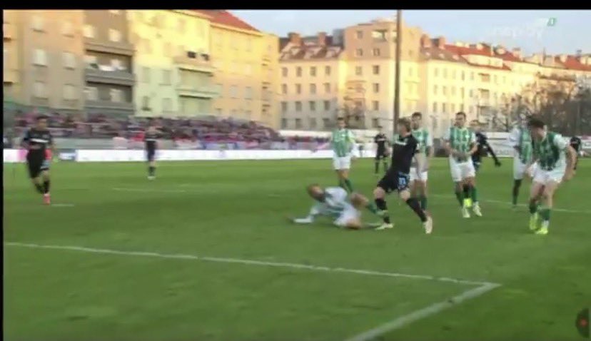 JanVaek14's tweet photo. @king87fisher No… tvé příspěvky dávají většinou smysl, ale toto… kdyby nevyskočil, tak by nejspíš dopadl, jak píšou výše. Tady je vidět, že už jde do skluzu a Šulc ještě neskáče. https://t.co/iXeBTZUFV1
