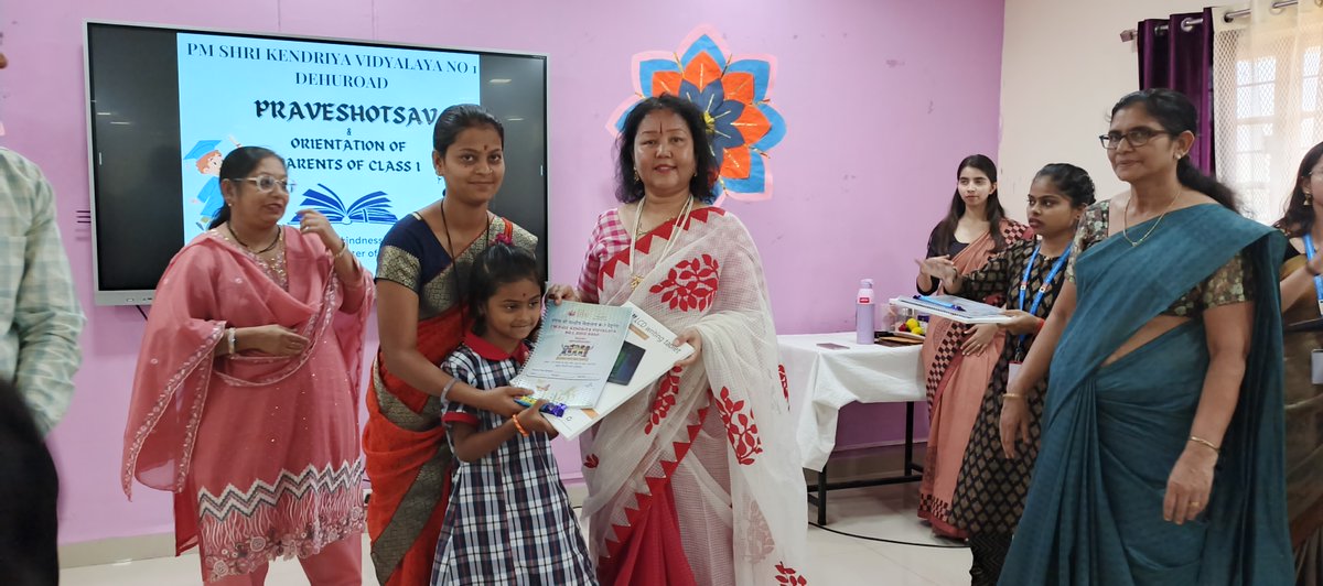 KVNo1DRPune's tweet photo. A joyful beginning!
Class 1 students at PM SHRI Kendriya Vidyalaya No. 1 Dehuroad embarked on their learning journey with the PRAVESHOTSAV programme. Excitement, curiosity, and bright smiles marked the start of this beautiful chapter! 📚 @KVS_HQ @KvsMumbai @parimadhusudan https://t.co/kFtcL8Eb08