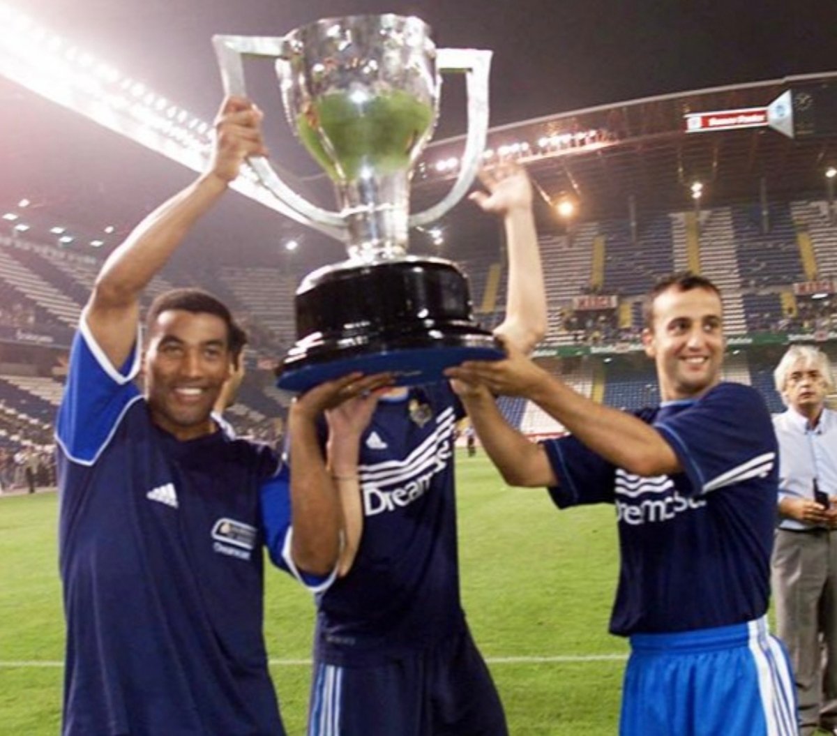 La mejor liga de la historia, las mas igualada, con mas alternativas. El Super Depor, el gran Zaragoza, el euro Alavés, el Valencia. Una liga única e irrepetible. Grandes equipos y una competición muy bonita y entretenida 

<a href="/RCDeportivo/">RC Deportivo</a> 1 de 9