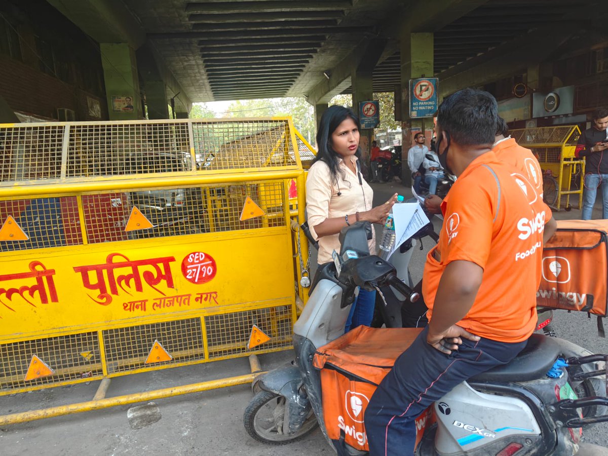 nirmalgorana2's tweet photo. Awareness Program among the Swiggy workers by #GIPSWU Delhi team.  @RekhaGuptaDelhi @PMOIndia @LabourMinistry @mansukhmandviya @ilo @VVGNLI1 @wpcn_ind @GIPSWU_ https://t.co/8Jtk9r3FmM