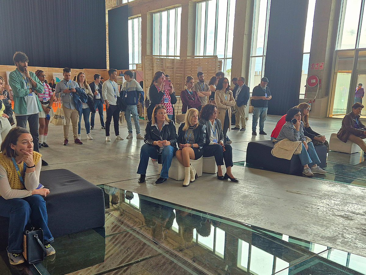 CCBierzo's tweet photo. Además de un estand informativo, el Consejo ha tenido su protagonismo en esta segunda jornada del II Encuentro #RedCIT gracias a la charla ofrecida por las coordinadoras Mónica Salví y Loli Haro para explicar la intensa actividad del Servicio de Empleo, Emprendimiento e Igualdad. https://t.co/5OHopvhN2K