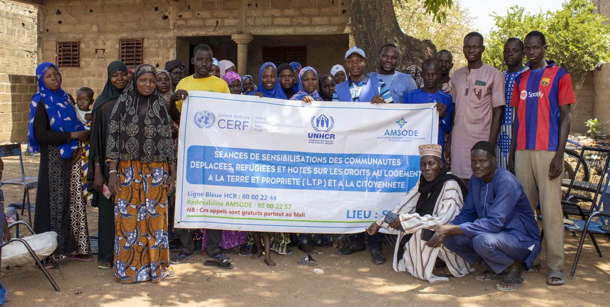 OAmsode's tweet photo. Séances Baroni à Lafiabougou (Ségou) avec les réfugiés burkinabè dans le cadre du projet LTP d’AMSODE, financé par le CERF via l’UNHCR. Au programme : droits au logement, citoyenneté et redevabilité. #AMSODE #UNHCR #CERF #LTP #Ségou https://t.co/09rUSSUouX