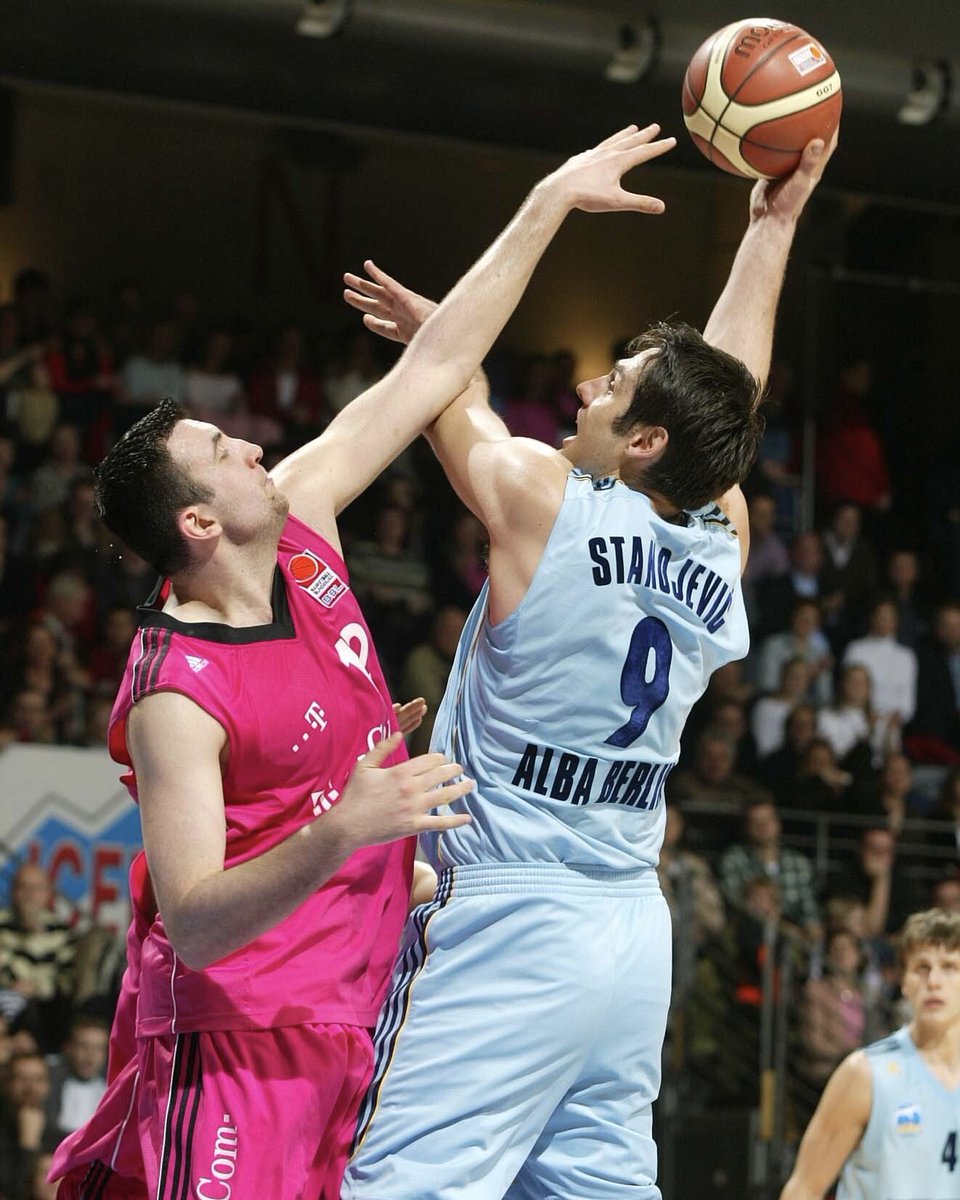 albaberlin's tweet photo. Alles Gute zum 30. Jubiläum, @TelekomBaskets! 💛🤝🩷

Jede Menge packende Duelle, sportliche Rivalität und Spieler, die für beiden Seiten gespielt haben: Mit kaum einem anderen Team teilen wir so viel gemeinsame Historie wie mit den Bonnern.

Auf die nächsten 30 Jahre! 🙌 https://t.co/WAfSvumAtf