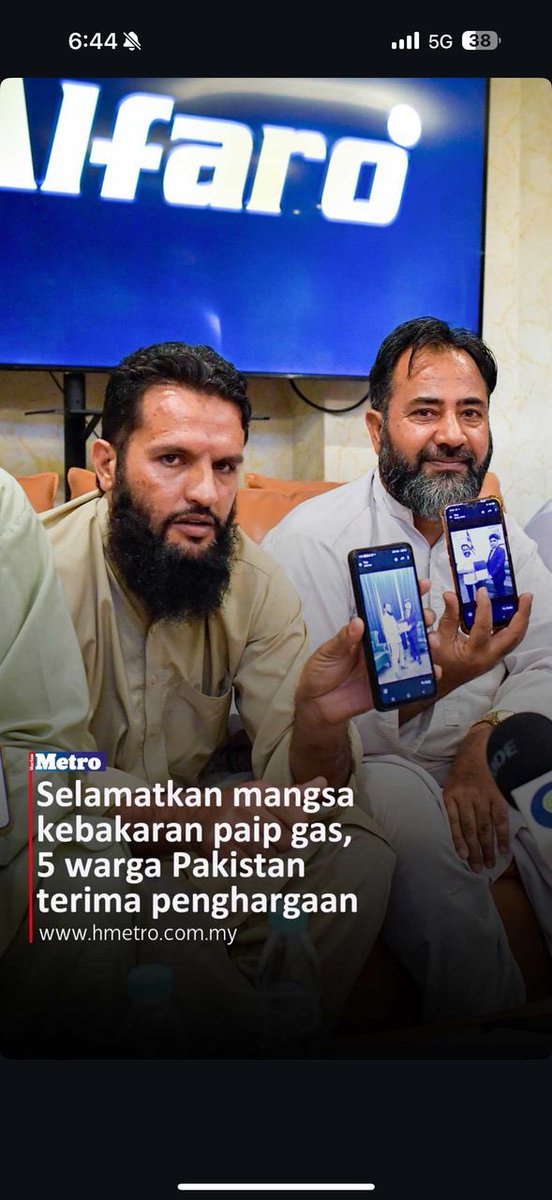 Hamza_565's tweet photo. "RECOGNITION FOR THE BRAVE! 🌟 The Pak High Commission honored our heroes who risked their lives to save others in the Putra Heights gas pipeline explosion. Local media @hmetromy @TheRakyatPost @bernamadotcom also gave them recognition! 📰 #PakistaniHeroes #PutraHeightsExplosion https://t.co/xtxlVRsEZO