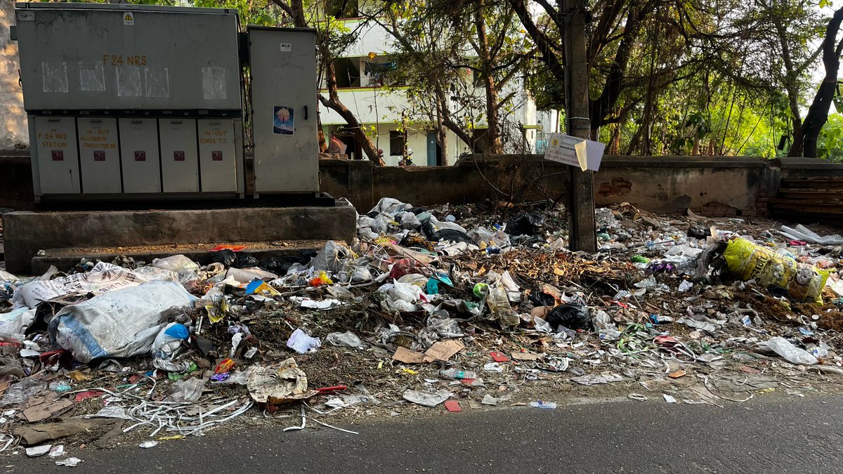 sunilkumarsk's tweet photo. @BBMPofficial @swaccha_bbmp @BBMP_West @BBMPCOMM Garbage not getting picked up regularly in Rajajinagar Industrial Estate exposing citizens to sever Health Hazard. @vadirajkatti09 https://t.co/axC4qTDyQ5