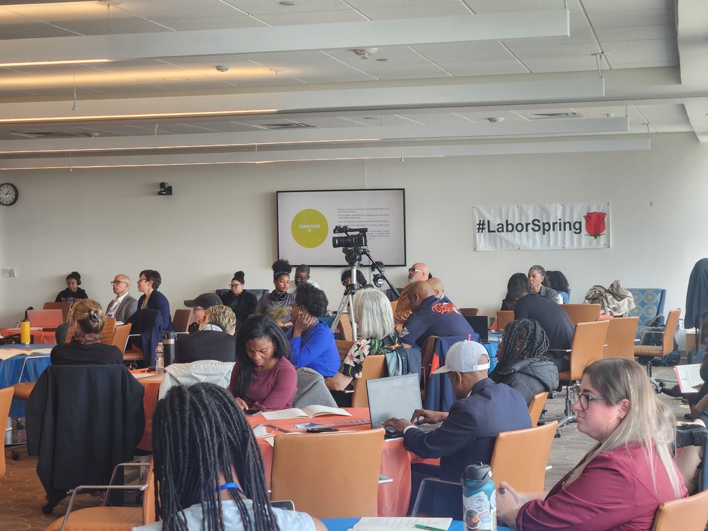 GeorgetownKILWP's tweet photo. On 4/3, WGST at Morgan State University hosted their first #laborspring event: "Big Wheel Keep on Turnin': Black Labor in Africa and the Diaspora." Artist Darlene Taylor spoke on Black women's narratives through fabric and craft work.

#hbcu #morganstate #union #blacklabor https://t.co/Mb5Ab6Ytbm