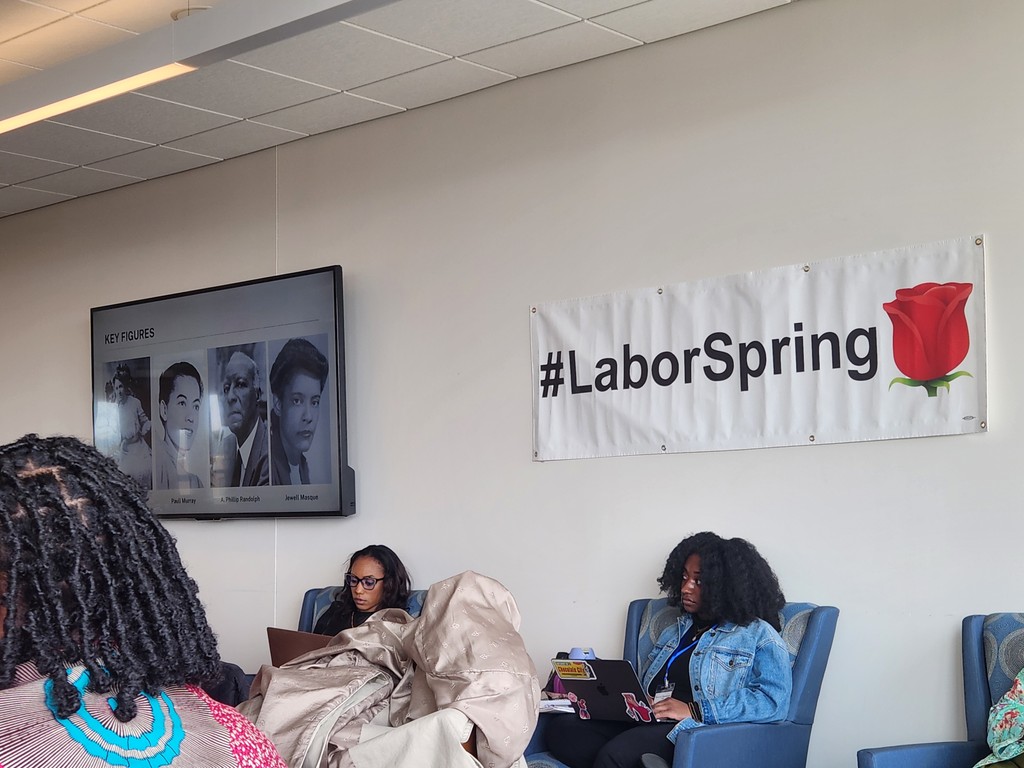 GeorgetownKILWP's tweet photo. On 4/3, WGST at Morgan State University hosted their first #laborspring event: "Big Wheel Keep on Turnin': Black Labor in Africa and the Diaspora." Artist Darlene Taylor spoke on Black women's narratives through fabric and craft work.

#hbcu #morganstate #union #blacklabor https://t.co/Mb5Ab6Ytbm