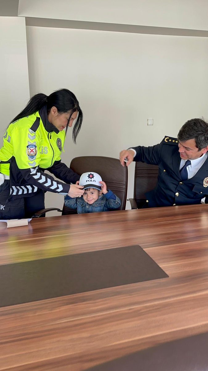 Kaymakamımız Sayın  Muharrem ELİGÜL Polis Haftası kapsamında İlçe Emniyet Müdürü Serkan GÜÇLÜ ve beraberindeki ekibi makamında ağırladı.
Kaymakamımız, Tüm Emniyet mensuplarımızın Polis Haftası’nı kutladı, görevlerinde başarılar diledi. 🇹🇷

#10nisanpolishaftası