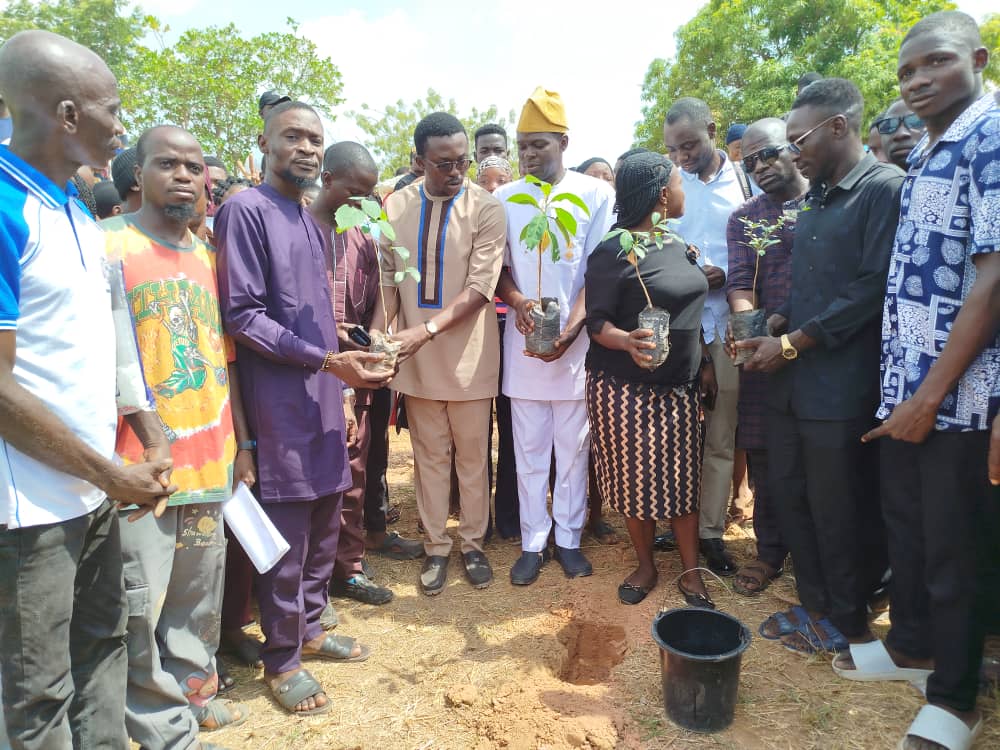 EcoSusNet1's tweet photo. Earlier this week, Ecosystem Sustainability Network partnered with NACABS Polytechnic Akwanga, Nasarawa, to create climate action awareness and plant trees in the Polytechnic environment.
We are intentional about people, planet, and prosperity!
Join the #ClimateAction movement 💪 https://t.co/lkTJYApdfc