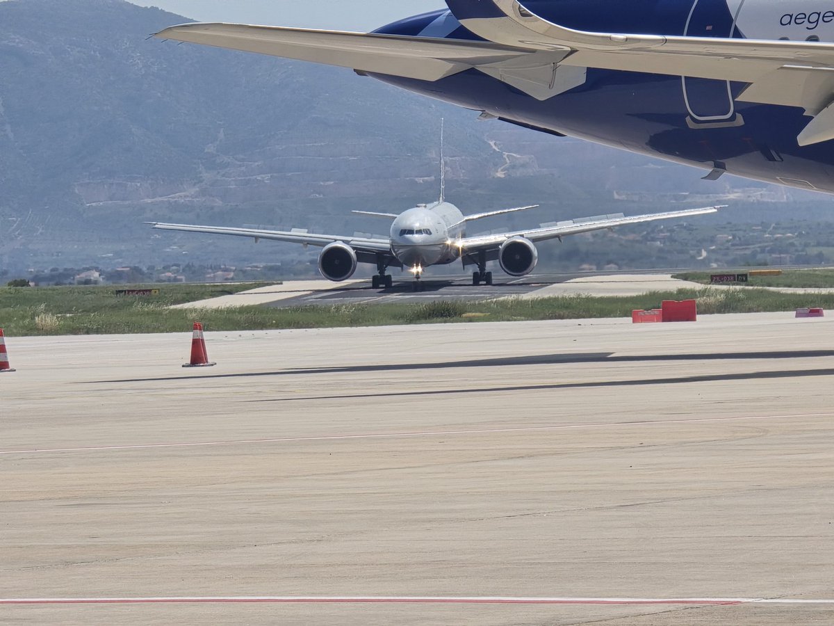 Turbinetraveler's tweet photo. Update: #UA164 landed in Athens. https://t.co/GdKZ1LIZAw