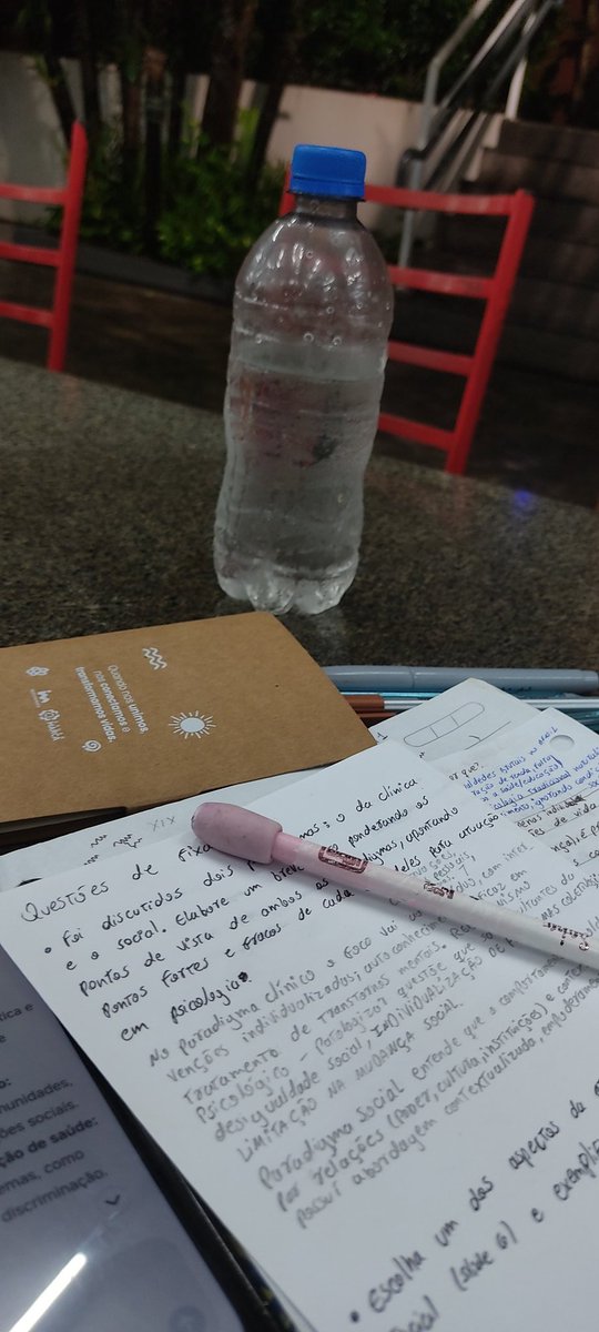 luaa_studys's tweet photo. Sem aula ontem, mas vim e estudei por 1:30h (maior trânsito)
 22h é paia pra voltar pra casa sozinha 
letra horrenda https://t.co/nqqAyhCCpO