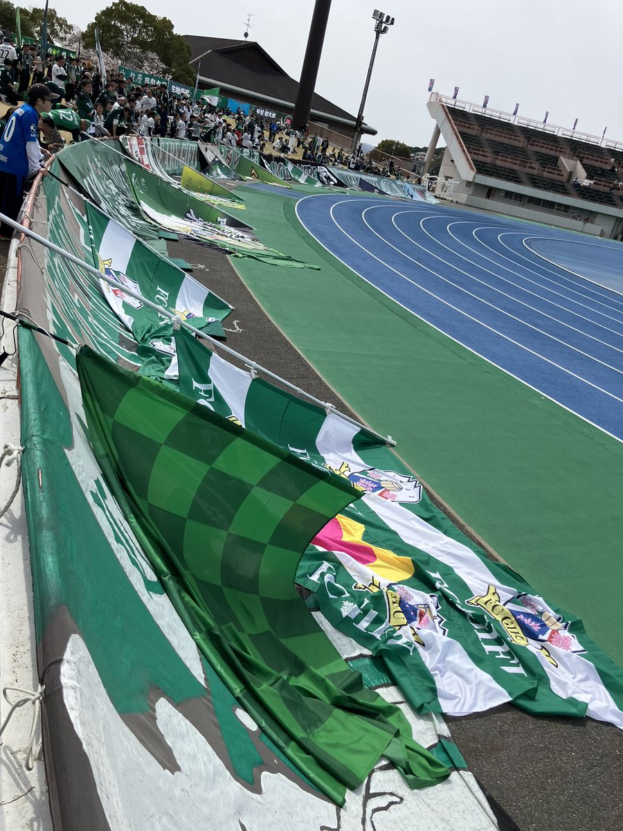 FC岐阜緑旗隊 (@fcg_bf2023) on Twitter photo 2025年4月13日(日)14:00キックオフ 明治安田J3リーグ第9節 vs栃木SC@岐阜メモリアルセンター長良川競技場
今節の岐阜緑旗隊は大旗8本を投入予定です
"WE ARE GIFU
"愛を込めて 
"走れ俺らと共に!
|🏯NAGARAGAWA🤝ES MI VIDA🦆|
#fcgifu #FC岐阜
(photo by <a href="/oidemaki/">おいでまき@単冠湾泊地</a>さん) 2025年4月13日(日)14:00キックオフ 明治安田J3リーグ第9節 vs栃木SC@岐阜メモリアルセンター長良川競技場
今節の岐阜緑旗隊は大旗8本を投入予定です
"WE ARE GIFU
"愛を込めて 
"走れ俺らと共に!
|🏯NAGARAGAWA🤝ES MI VIDA🦆|
#fcgifu #FC岐阜
(photo by <a href="/oidemaki/">おいでまき@単冠湾泊地</a>さん)