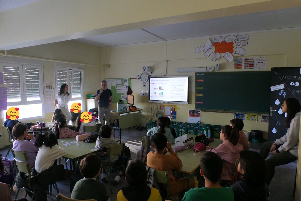 ceip_fcovitoria's tweet photo. Los sectores económicos. Los alumnos de 3º han aprendido de manera práctica cómo se desarrolla una actividad del sector secundario de la mano de un papá. Gracias! El cole somos todos!
#sostenible #CuidoLuegoExisto #ODS
#centrosBITS #soydelFcoVitoria https://t.co/p4kDeE5tax