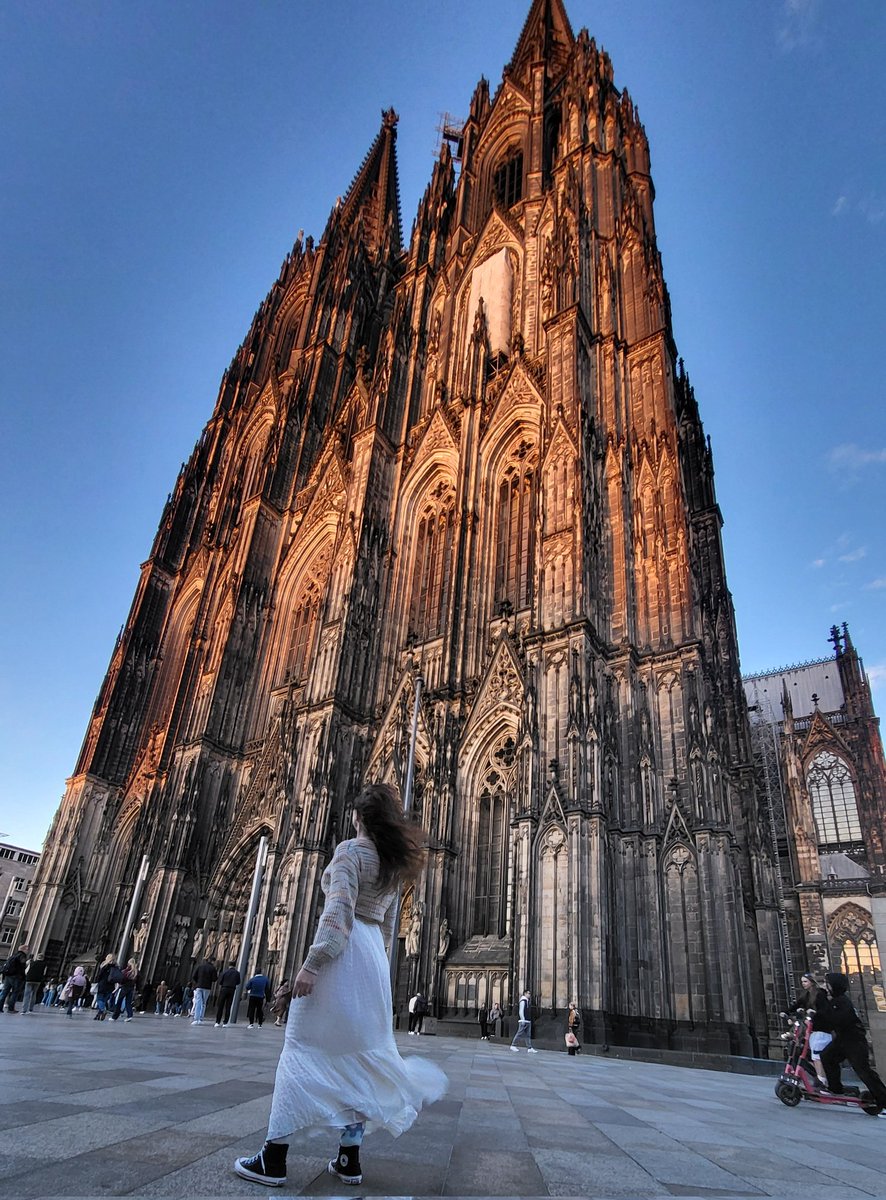 infinatemary's tweet image. Took a little detour from the art world and landed in Cologne! Expect some trippy inspiration from this trip soon.

#CologneGermany #ArtistOnTheGo #TravelInspo #TrippyArtVibes #ArtBreak #CreativeRecharge #IndieArtistLife
