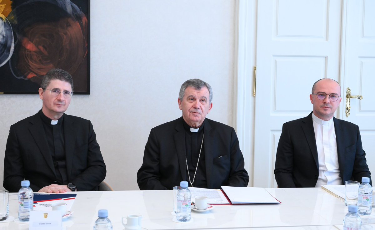 Sastao sam se s vrhbosanskim nadbiskupom mons. Tomom Vukšićem. Razgovarali smo o položaju Hrvata kao konstitutivnog naroda u BiH i o projektima Vrhbosanske nadbiskupije od strateškog značaja za hrvatski narod. <a href="/VladaRH/">Vlada Republike Hrvatske</a> nastavlja pružati snažnu potporu Hrvatima u BiH – politički,