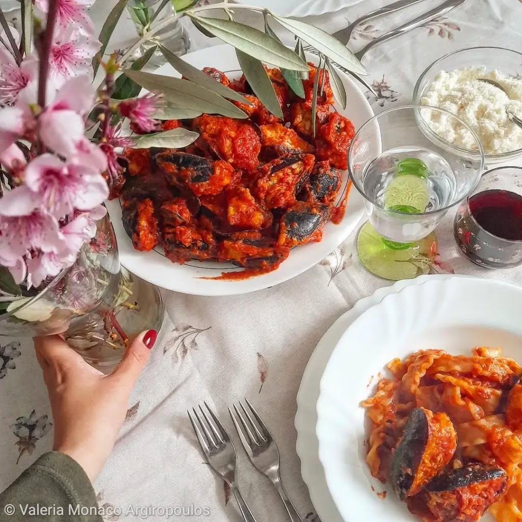 viaggiarepuglia's tweet photo. Cozze ripiene al sugo di pomodoro: uno dei piatti della tradizione della Domenica delle Palme in Puglia 😋

Ne conoscete altri? Scrivetecelo nei commenti 😊

#WeAreinPUGLIA #VieniamangiareinPuglia 

📸 @valeargiro https://t.co/KwzzLH2EPN