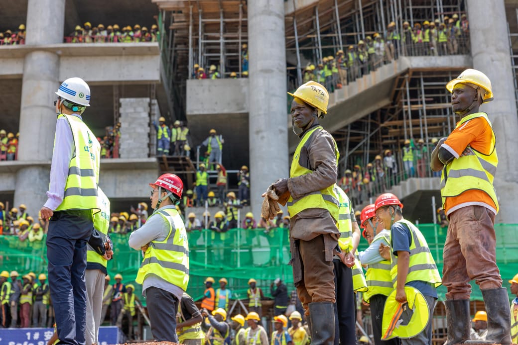 OleItumbi's tweet photo. KAZI BILA BREAK ( KBB)

MID-TERM REVIEW - THE PLAN - TALANTA STADIUM INSPECTION

President @WilliamsRuto inspects the construction of Talanta Stadium.

The last time Kenya built a large and modern stadium was in 1987.

Talanta Stadium is on course for completion.

While at it, thousands of jobs have been created.