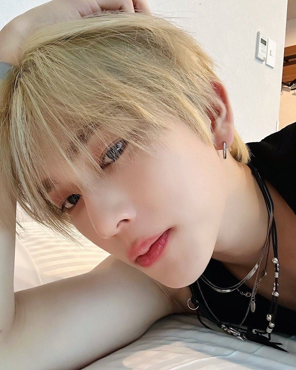 BAEK_105's tweet photo. 그냥 미쳤습니다 https://t.co/2GBobdckZM