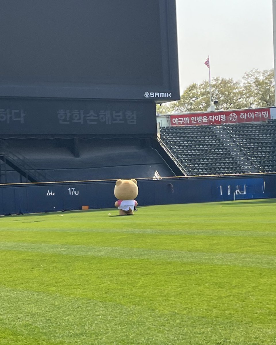 gosimperson's tweet photo. 이렇게 기다리고 있을게 ~~~~~~ https://t.co/CiHFDCA3Ox