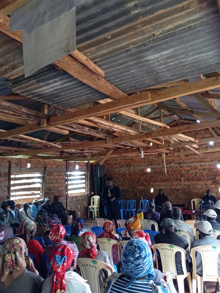 Magati_Jay's tweet photo. Over 150 elderly participated in  sensitization session at Bosunya Tea Buying Center, focusing on #epilepsy, #MentalHealth &amp; livelihood. Kisii County, records the highest epilepsy prevalence in Kenya&amp;significant Mental Health. 
@KCDF
#MentalHealthAwareness
#epilepsyawareness https://t.co/9qO7wRYE9x