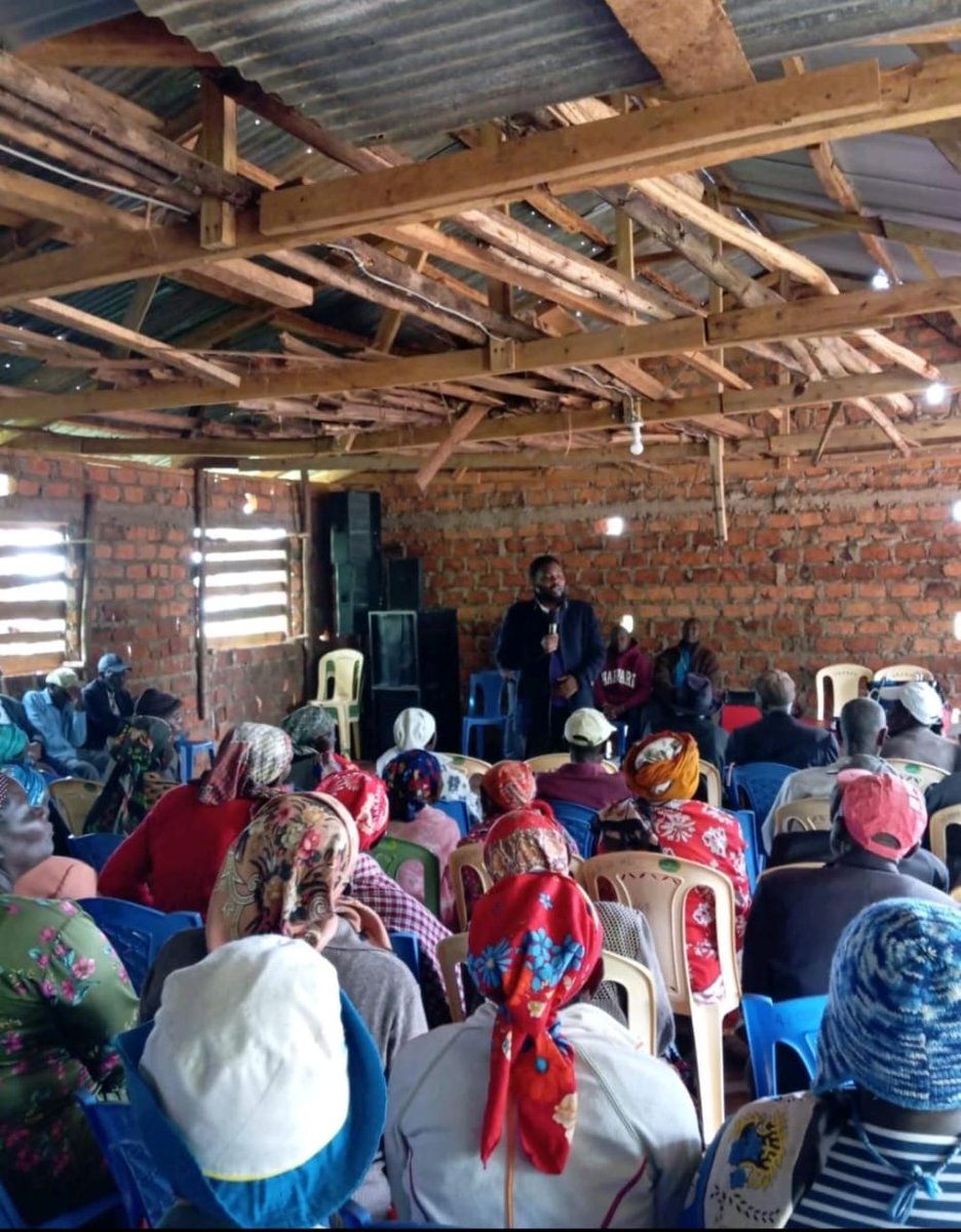 Magati_Jay's tweet photo. Over 150 elderly participated in  sensitization session at Bosunya Tea Buying Center, focusing on #epilepsy, #MentalHealth &amp; livelihood. Kisii County, records the highest epilepsy prevalence in Kenya&amp;significant Mental Health. 
@KCDF
#MentalHealthAwareness
#epilepsyawareness https://t.co/9qO7wRYE9x
