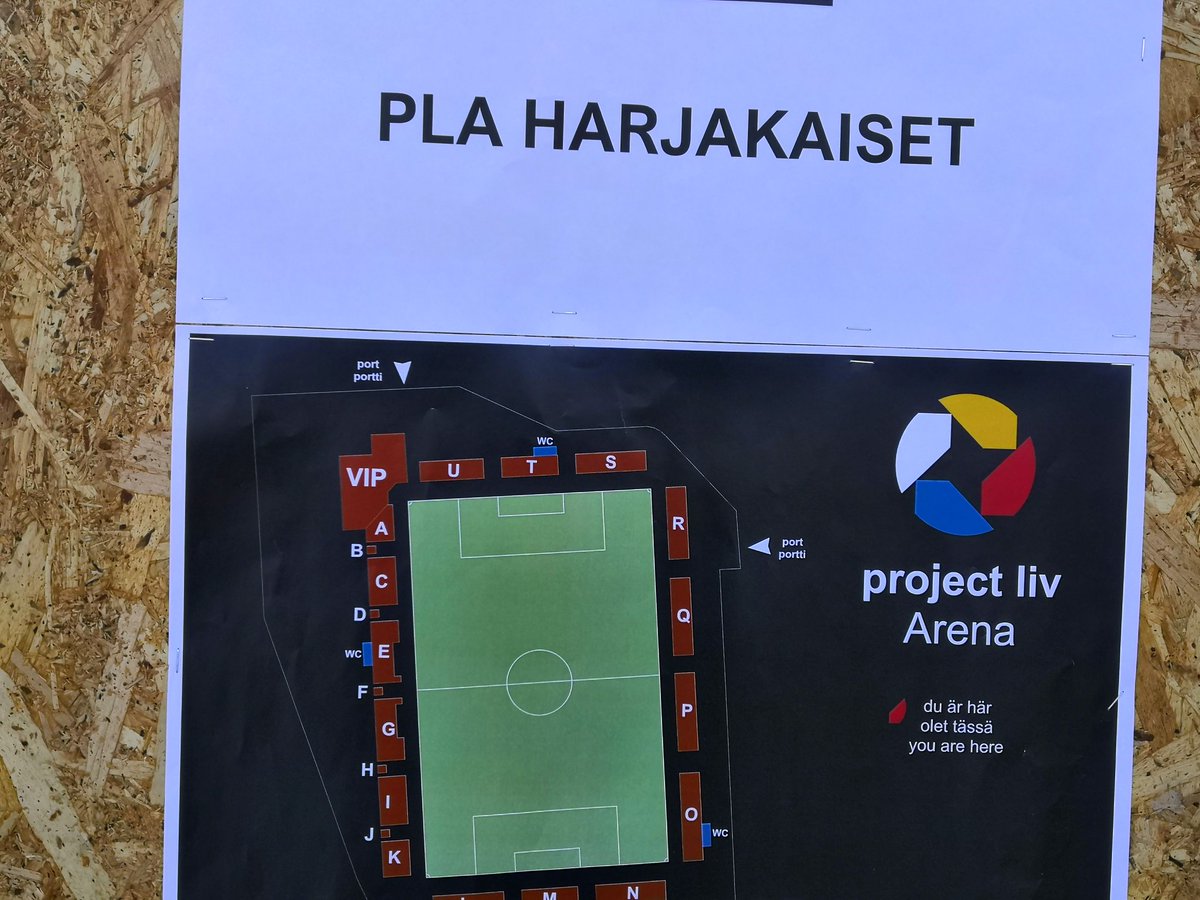 On tämä hienoa. Lippu liehuu Pietarsaaren stadionin harjakaisissa. 👍 ⚽