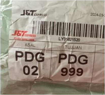 MindaXtv's tweet photo. 3LC nya sama, padahal berjauhan. Ternyata dari Lion Parcel bersambung jadi J&amp;T ya @lionparcel_ https://t.co/Btzys7vCIQ
