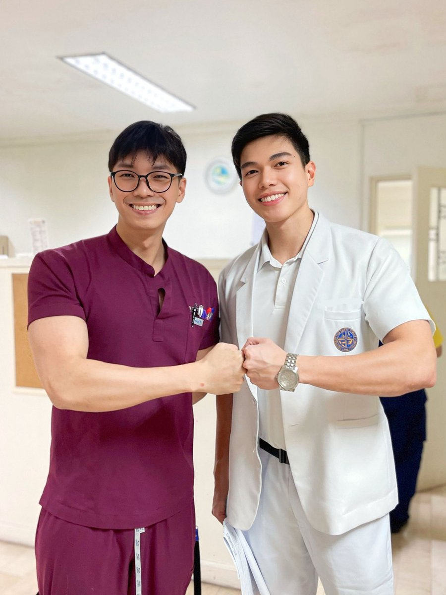 jasonsalcedomd's tweet photo. My twin tower at work 😂

(My 6 ft height felt short af haha) https://t.co/AL8AnJY9yN