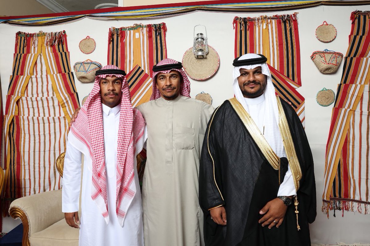 MBak21's tweet photo. الحمدلله الذي بنعمته تتم الصالحات، وبفضله تُبلغ الغايات، تم عقد قراني الأسبوع الماضي وكان العيد فرحتين، أدام الله الأفراح والسرور
والحمدلله حمدًا كثيرًا طيبا مباركا فيه. https://t.co/jCzopuksrB