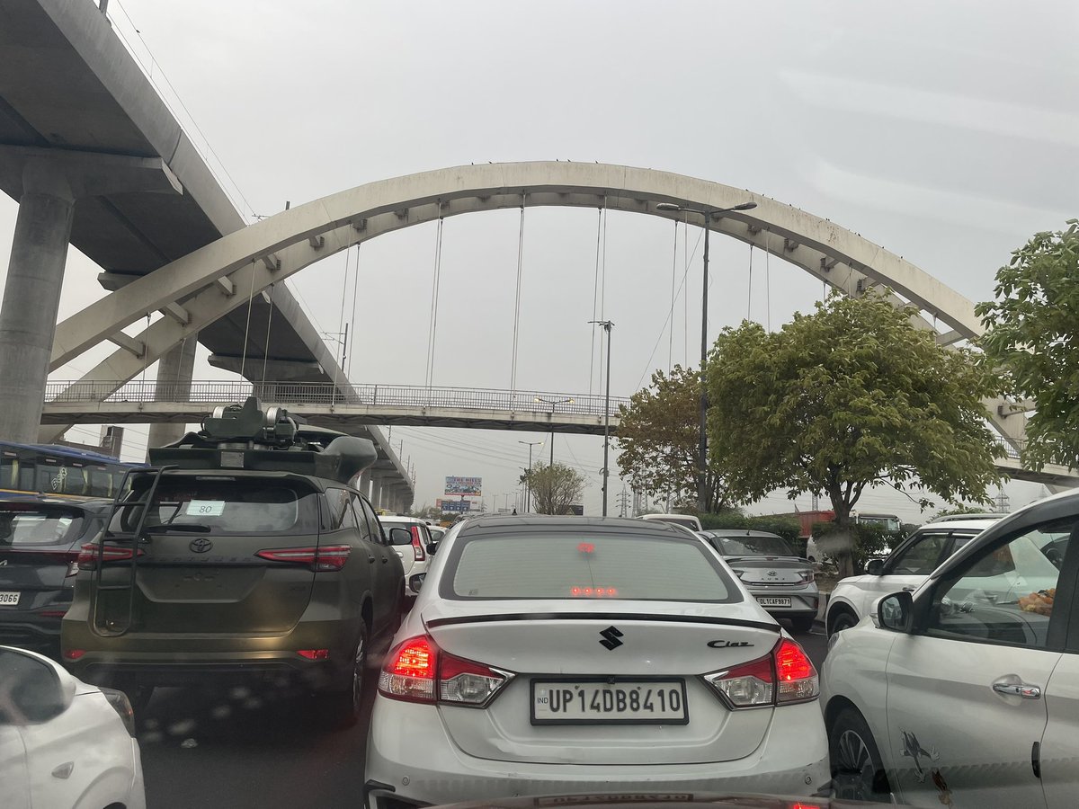 nitizworld's tweet photo. Massive jam at mukarba chowk flyover. No way out @dtptraffic @DcpNorthDelhi @gupta_rekha @chaudharydeepak https://t.co/NVptROkRTj