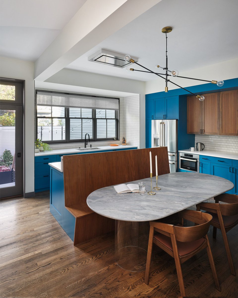 mwmoedinger's tweet image. Let&apos;s talk design...modern design!

Many people are afraid of &quot;modern&quot; bc they think it&apos;s cold, lacks personality, isn&apos;t creative, etc.

But they&apos;re missing out, and also misunderstanding what &quot;modern&quot; really means!

Let&apos;s look at some examples (all from my own projects) 👇👇