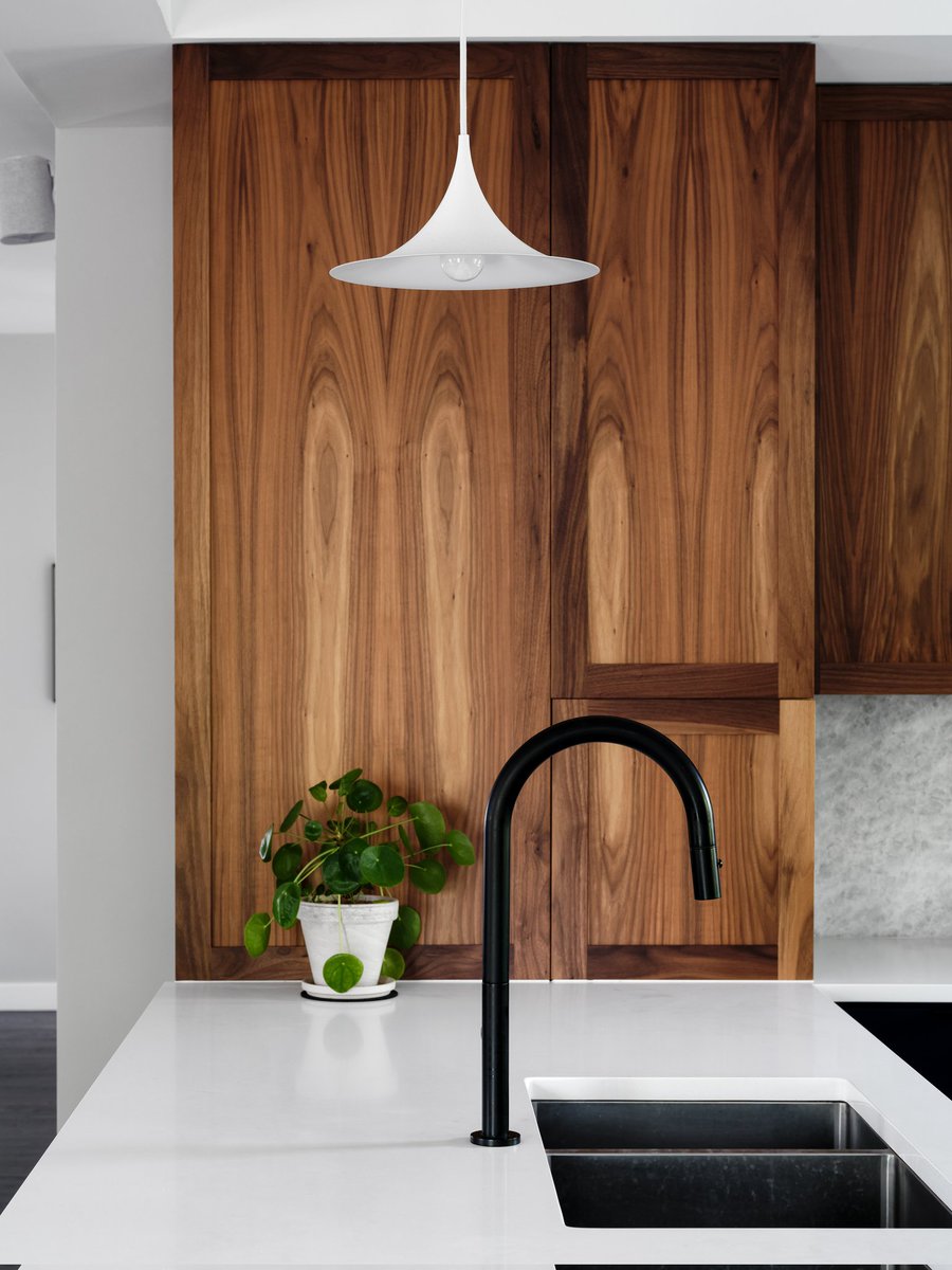 mwmoedinger's tweet image. Let&apos;s talk design...modern design!

Many people are afraid of &quot;modern&quot; bc they think it&apos;s cold, lacks personality, isn&apos;t creative, etc.

But they&apos;re missing out, and also misunderstanding what &quot;modern&quot; really means!

Let&apos;s look at some examples (all from my own projects) 👇👇