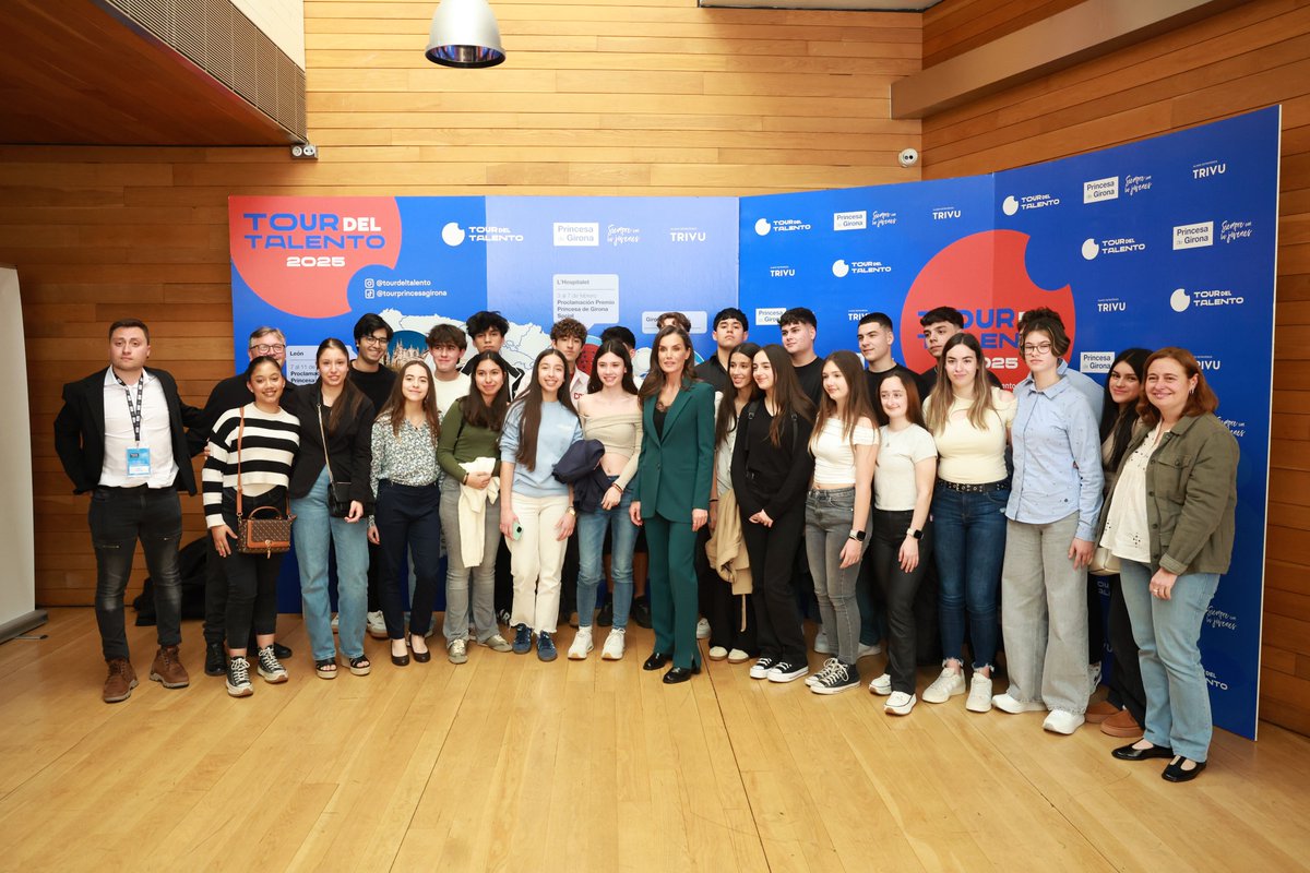 La Reina ha conocido los últimos avances del “Plan de Intervención de Valencia” de <a href="/FPdGi/">Fundación Princesa de Girona</a> y ha mantenido un encuentro con alumnos del IES 25 d’Abril de Alfafar (Valencia), centro afectado por las inundaciones de la DANA. #TourDelTalento

➡️casareal.es/ES/Actividades…