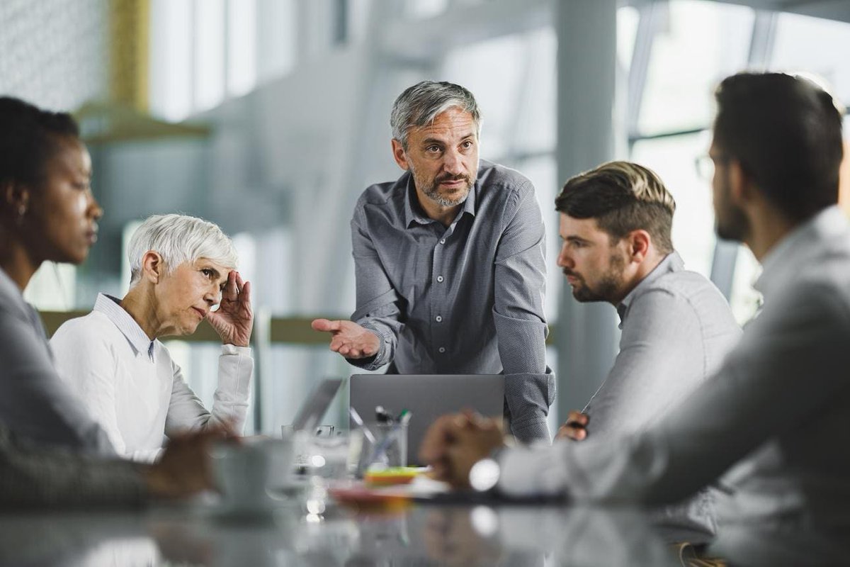 AMEsquerdo's tweet photo. Economic uncertainty tests leadership like never before. Learn the 6 crucial strategies that set great leaders apart: from radical transparency to making data-driven decisions, empower your team amidst the chaos. Equip yourself to emerge stronger! https://t.co/yzwHXt1d3j https://t.co/CoanKetJa3