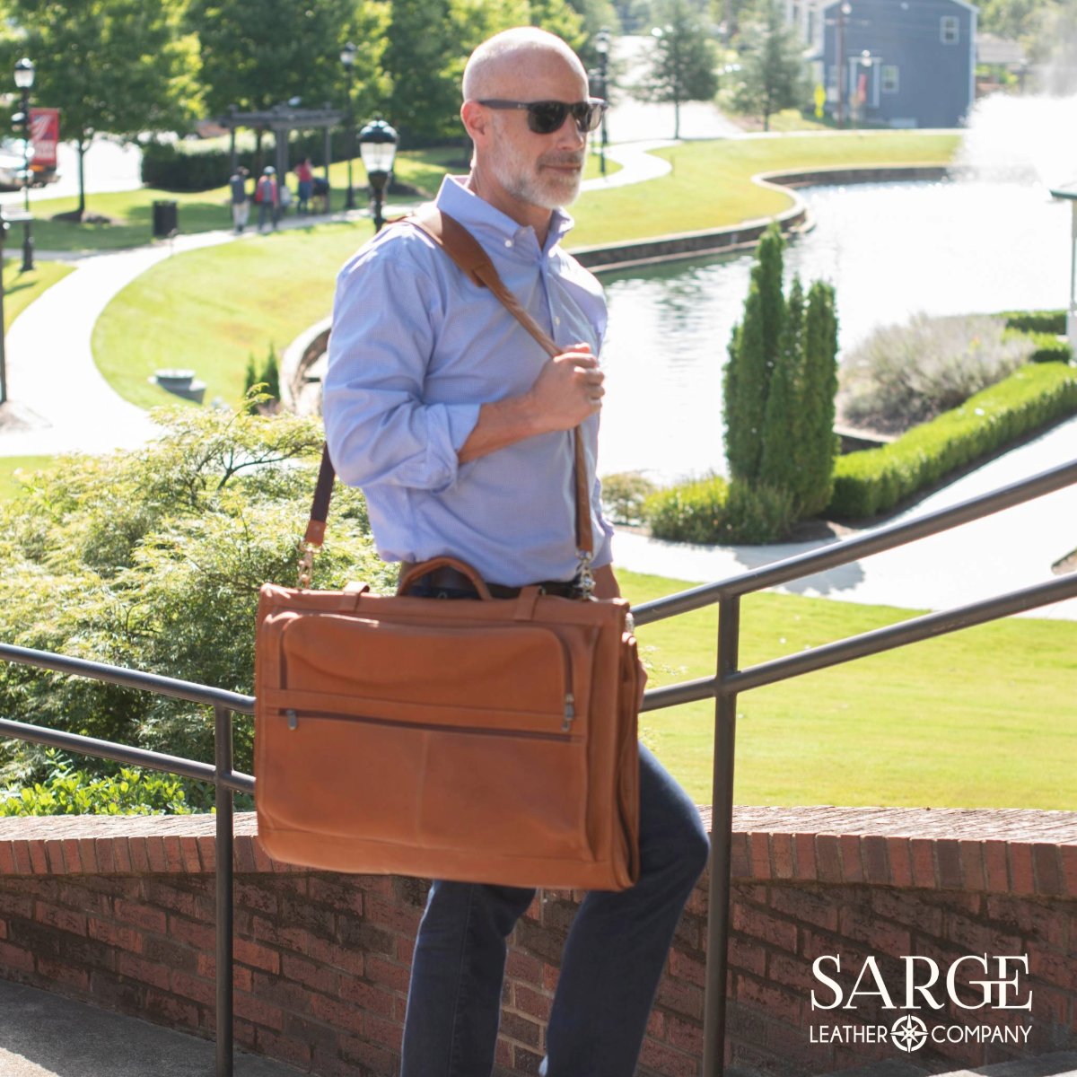 SargeLeather's tweet photo. Travel in style while keeping your clothes wrinkle free with the Andes Garment Bag. This tri-fold is crafted from top grain Colombian cowhide leather in saddle tan with a durable mocha brown nylon lining. It is accented with antique brass-finish hardware. https://t.co/HPbOI771fT
