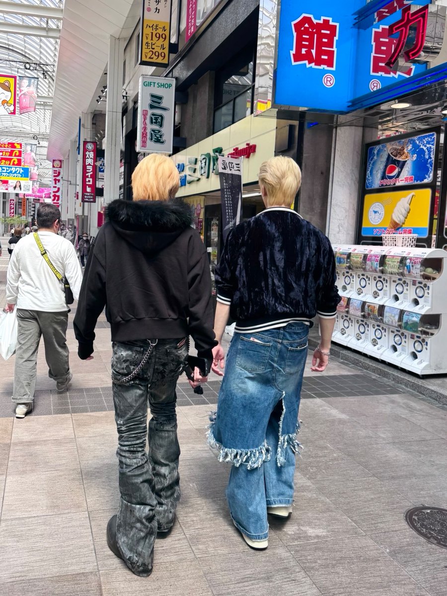 EPEX_JPN's tweet photo. ZENITH熊本に無事到着しました！
少し時間があったので熊本も観光して楽しかったです！
明日#TGC熊本 で会いましょう🐻

#EPEX #이펙스 #MU #뮤 #BAEKSEUNG #백승 https://t.co/sBemMR7pNC