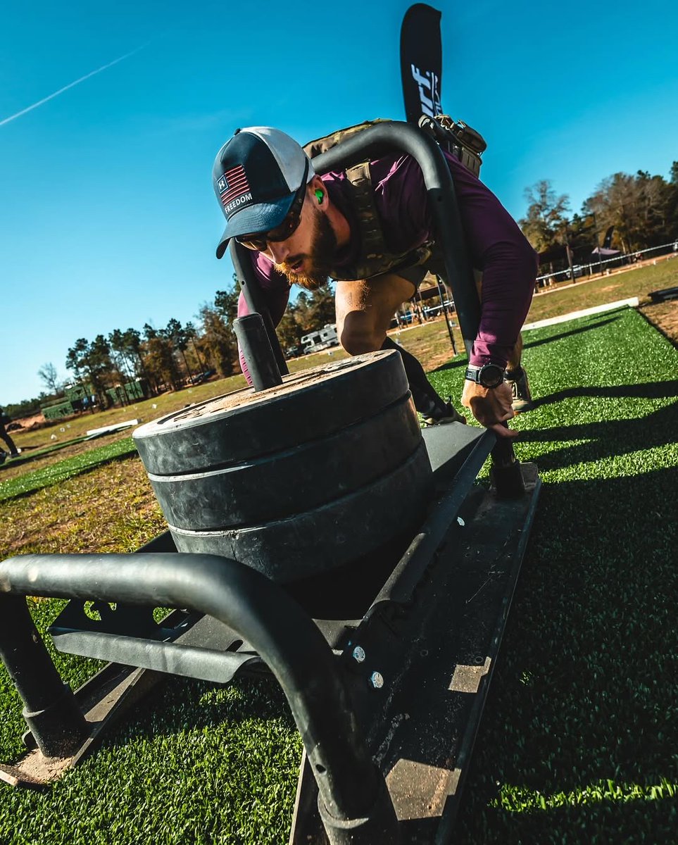 Dollamur's tweet photo. That’s our turf!! 🌱🌱🌱

GymTurf by DOLLAMUR has been getting utilized by our friends over at the Tactical Games. 

Competitors have to push and pull weighted sleds across the turf to advance to the next part of the stage. 🙌 https://t.co/jWr8b7nVxR