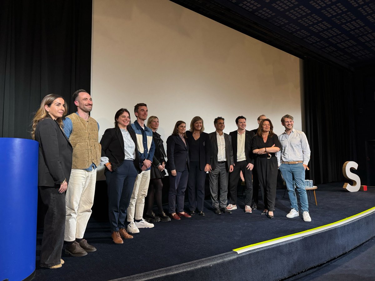 yomoni_fr's tweet photo. Yomoni présent à la conférence Stratégies "Les Dircoms Nouvelle Génération" 🎙️

Nous étions fiers de participer à cet événement exceptionnel organisé par Stratégies chez France Télévisions, où notre Directeur Communication Tom Demaison a pu échanger avec ses homologues de grandes entreprises comme Nestlé, PMU, Tinder ou encore Decathlon France ✨

Cette conférence a mis en lumière les nouvelles approches qui façonnent la communication d'aujourd'hui : sortir des codes traditionnels, privilégier l'expertise accessible et la simplicité pour toucher efficacement ses publics 💡

Un moment d'échange privilégié qui confirme notre vision chez Yomoni : la finance moderne nécessite une communication claire et transparente, loin du jargon traditionnel du secteur 💬