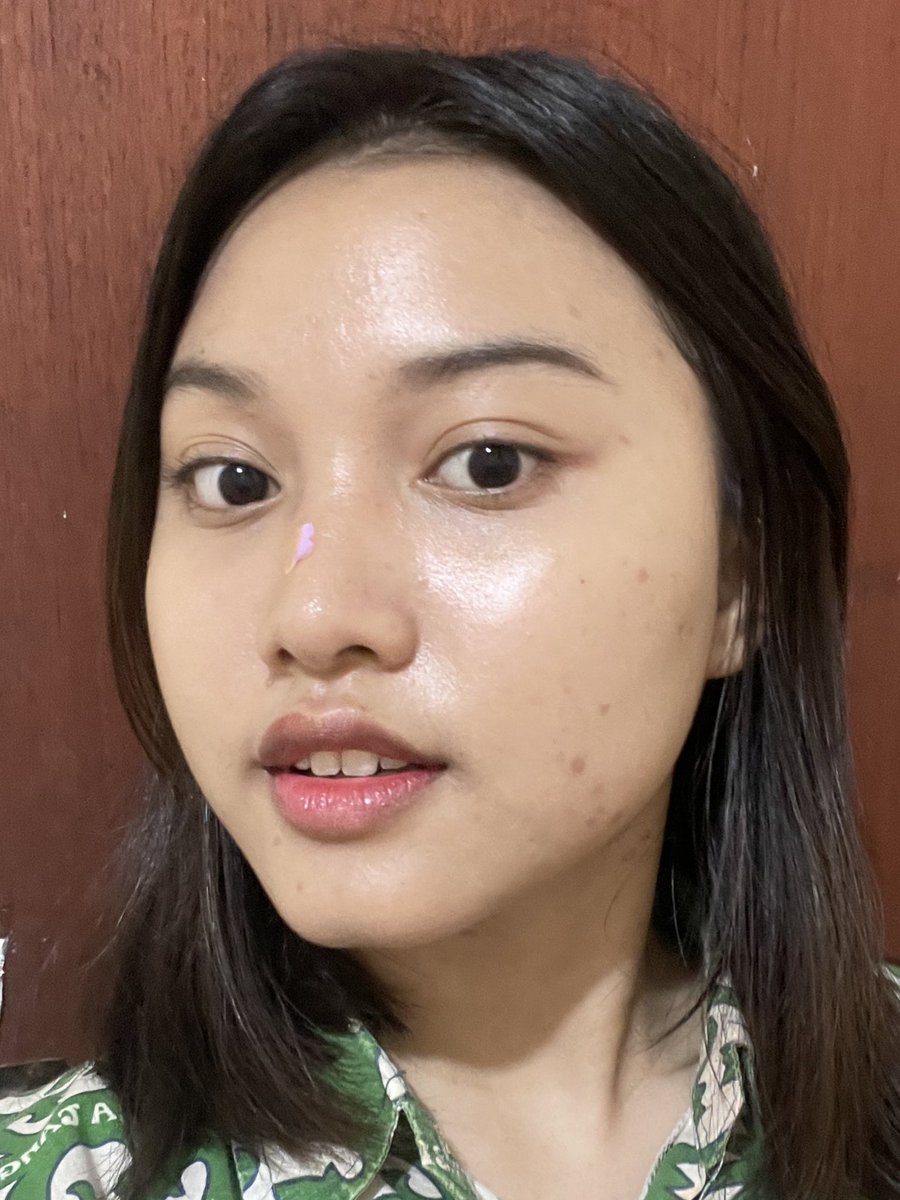 sunscreen.. finishnya secakep ini.. cuman 70rb… 

mana ingredientsnya gak kaleng kaleng 😇✊🏻