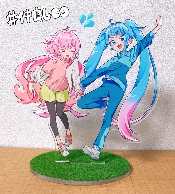 なんやかんやあって作ったジャージスカイとプリズムのアクスタ〜芝生の台座が手触り最高すぎて芝というかんじです 