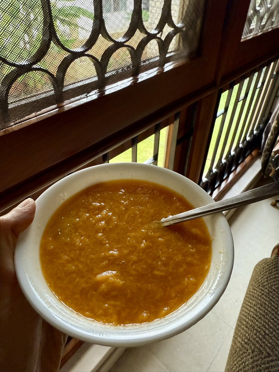 Aamras season — my favourite time of the year! I can never get enough of the king of fruits in all its glorious forms. But nothing beats having it as is… or savouring that golden nectar when the pulp is freshly extracted. Pure bliss! Makes the summer heat bearable and melts all