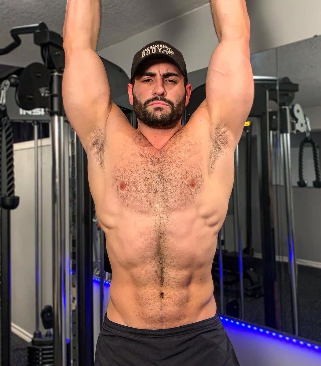 Stretchin’ out before I get pumped… wanna help me warm up? 😈💦
